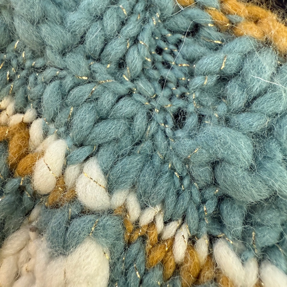 Handmade Chunky Wool Sweater - Picture 5 of 7